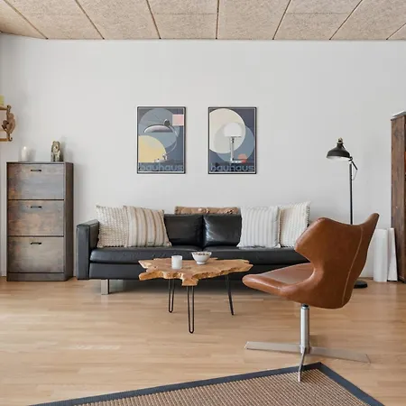 아파트 Cozy With Bali-inspired Terrace *