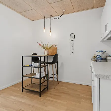아파트 Cozy With Bali-inspired Terrace