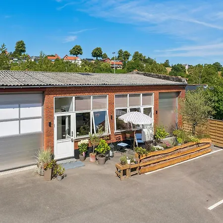 아파트 Cozy With Bali-inspired Terrace *