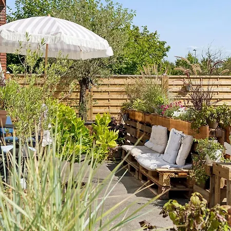 아파트 Cozy With Bali-inspired Terrace 스벤보르